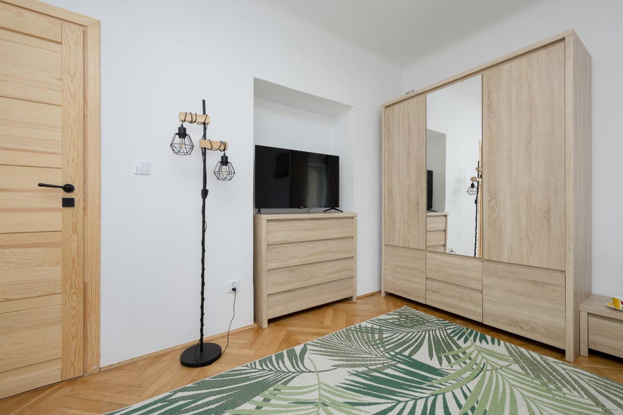 Spacious Apartment For 6 People Near The Old Town By Noclegi Renters Varsovia Exterior foto
